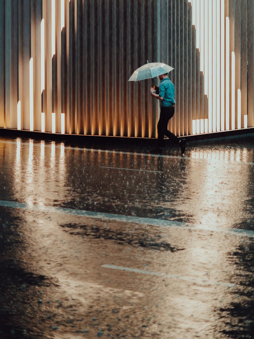 detective in rainy street